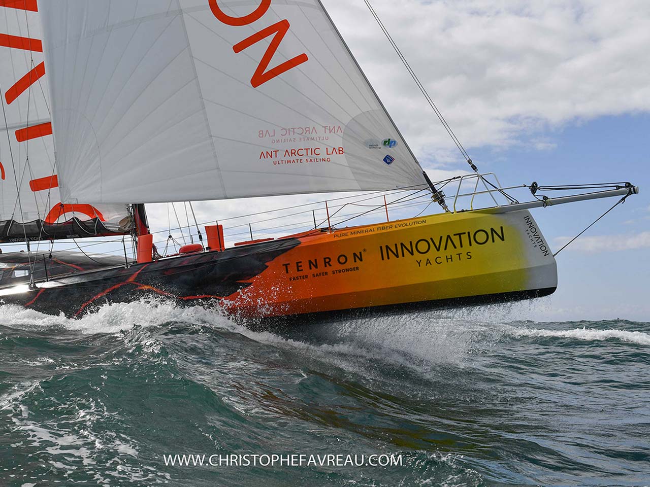 Open60AAL_Innovation_Yachts_bow_wave_shipyard-smcs