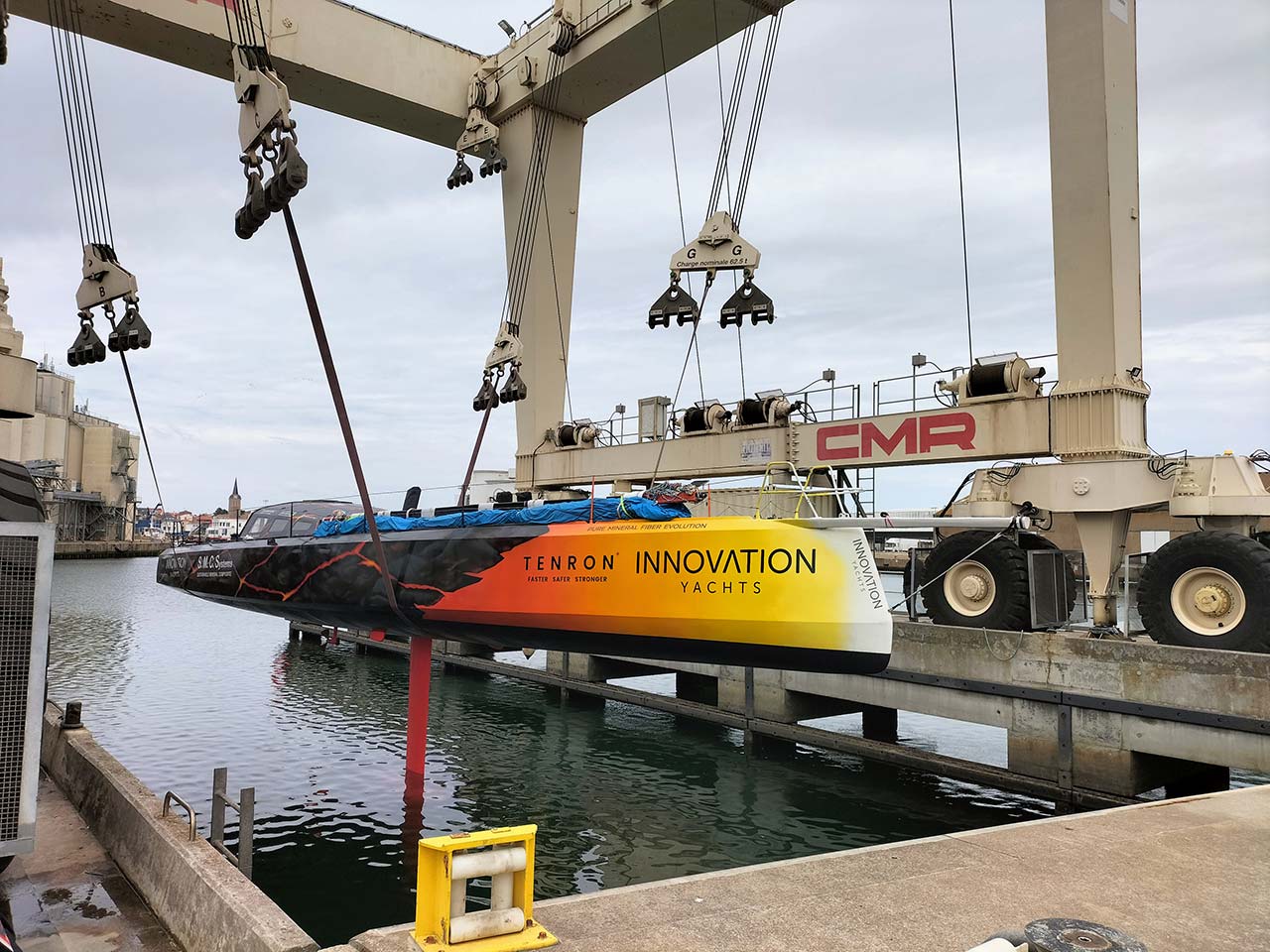 Open60AAL_launching_crane_commercial_harbour-smcs